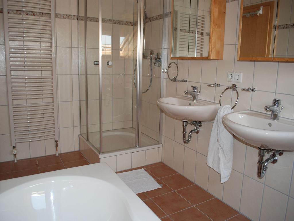 Ferienwohnung Mit Pool Straubenhardt Ngoại thất bức ảnh
